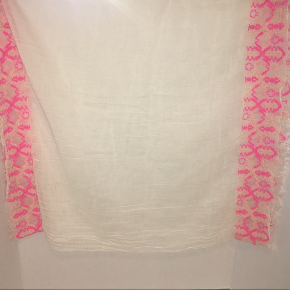 Gaurav Infinity Scarf - Picture 1 of 6